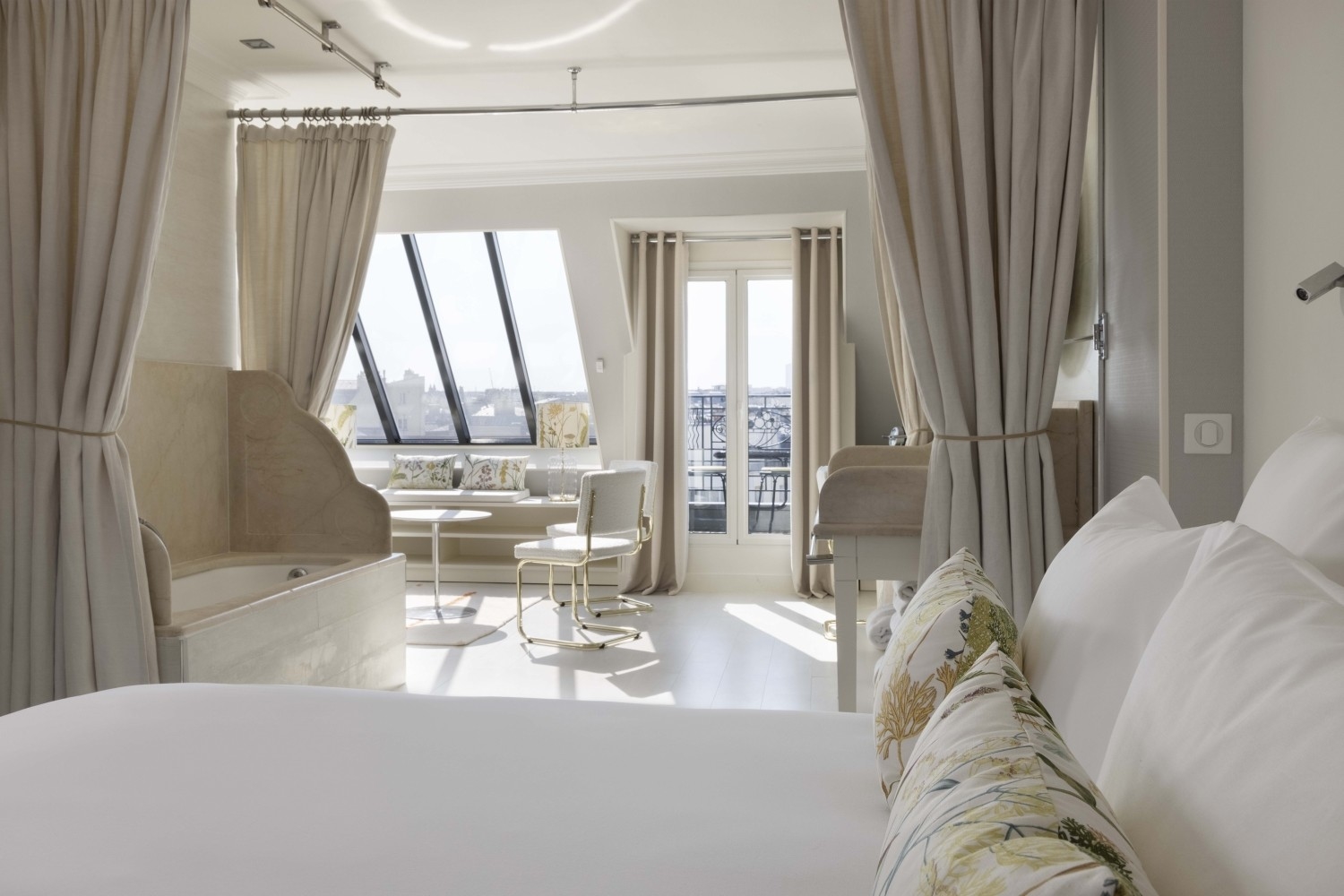 Hotel for lovers in Paris